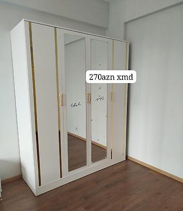 Ağ rəngdə 4 qapılı paltar şkafı. Orta hissədə 2 ədəd tam boy güzgü