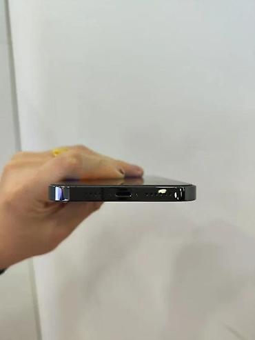 Apple iPhone: Apple iPhone – zelena nijansa, sa trostrukom zadnjom kamerom i LED — 8