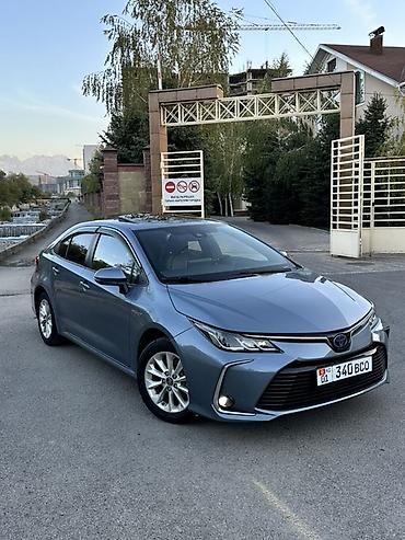 Toyota: Toyota Corolla: 2021 г., 1.8 л, Вариатор, Гибрид, Седан — 4