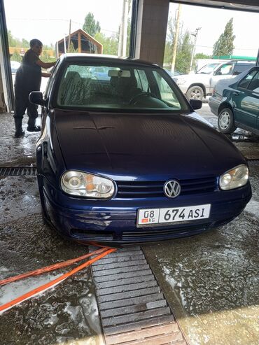 трактор 95 2: Volkswagen Golf: 2000 г., 1.6 л, Механика, Бензин, Седан