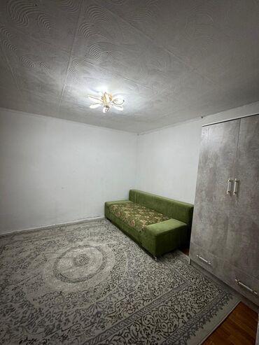 разделитель комнаты: Полдома, 35 м², 2 комнаты, Собственник, Косметический ремонт