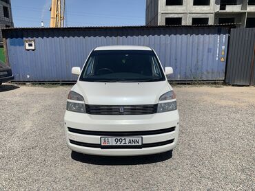 где купить машину дешевле: Toyota Voxy: 2003 г., 2 л, Автомат, Бензин, Минивэн