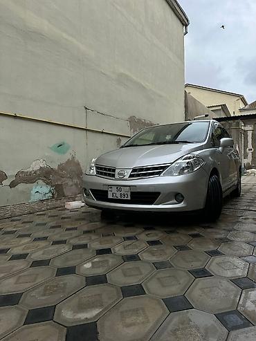 nissan tida arxa stop: Nissan Tiida sedan, gümüşü rəng. - Kuzov: 4 qapılı sedan, orijinal — 2