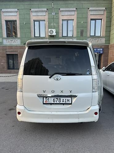 Toyota: Toyota Voxy: 2006 г., 2 л, Автомат, Бензин, Минивэн — 7