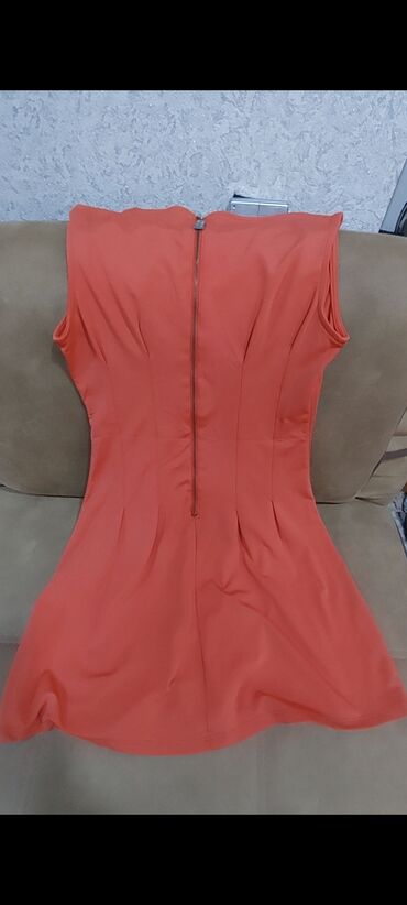 Dəstlər, kostyumlar: Qadın geyimleri 9 aznden baslayir. bir nece geyim alana endirim ve — 8