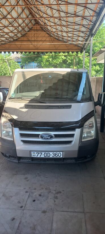 мерседес гигант 711: Ford Transit: 2.2 l | 2010 il 150000 km Van/Minivan