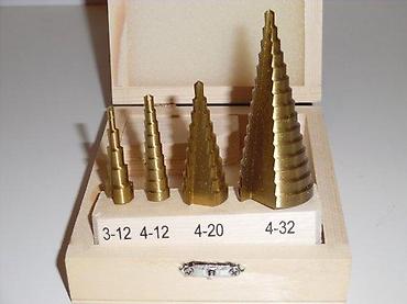 Burgije: Set stepenastih burgija – 4 komada u drvenoj kutiji Opis: - — 7