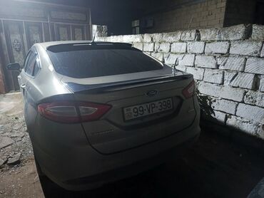 Ford: Ford Fusion SE sedan - Kuzov: 4 qapılı sedan, gümüşü rəng - Mühərrik — 5