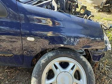 slovo l: DESNO KRILO CLIO 2 ZA RENAULT CLIO — 1