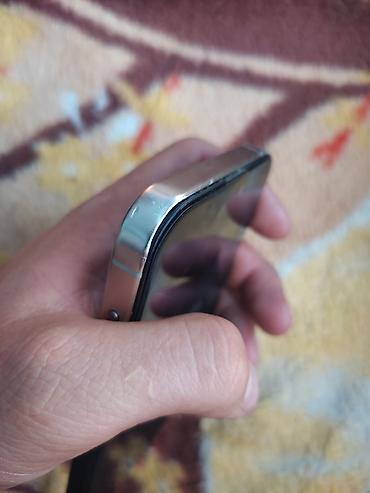 Apple iPhone: АКБ стоит новый На дисплее видно трещену на работу не влияет по — 15