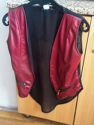 Qadınlar üçün stilik jilet - Model: ön hissəsi bordo rəngli eko‑dəri