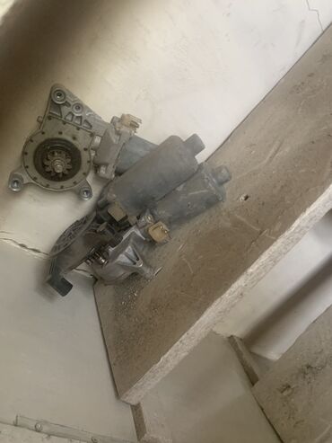 Motor üçün digər detallar: Babin mersedes 112 motor ucun 2.4-2.6-2.8-3.2 motor ucun elave bawka — 2