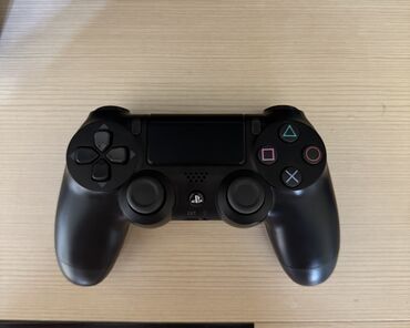m10 qulaqlıq: A class Dualshock 4 az istifade olunub butun düymələri işləyir