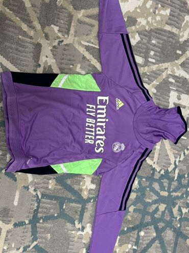 толстовка с замком: Спортивный костюм Adidas, состоящий из худи и брюк, выполненный в