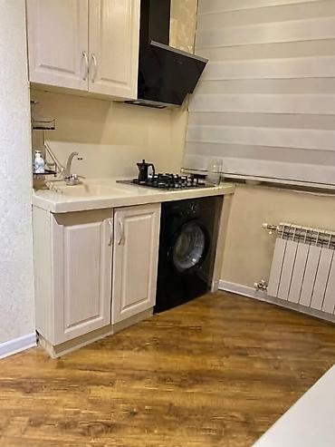 kiraye menzil: İcarəyə verilir 2 otaqlı yeni tikili 65 m², 8-ci mikrorayon q. 700 — 4
