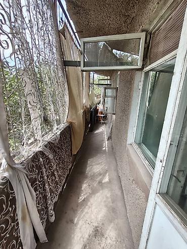 кольбаев: Продается 2 комнатная квартира по Кольбаева, рядом Аламедин 1 1/5 этаж — 4