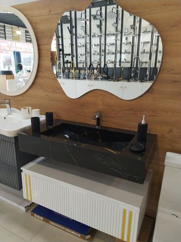 Şkaf üzərində quraşdırılmış qara mərmər hamam rakası, hər hansı bir
