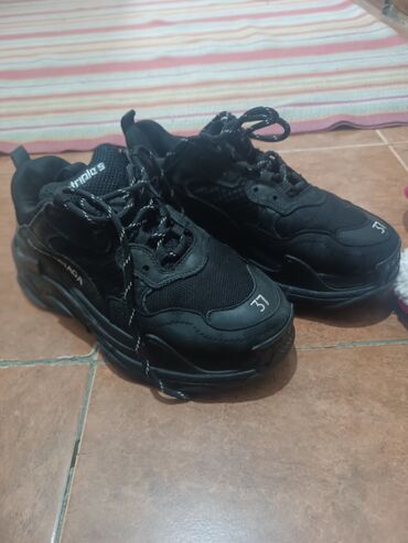 Çəkmələr: Ikinci el ayyagabilar müxtəlif razmerlerde yeniside var içinde. her — 9