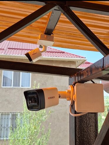 Видеонаблюдение: Белая цилиндрическая IP-камера Hikvision с кронштейном — 21