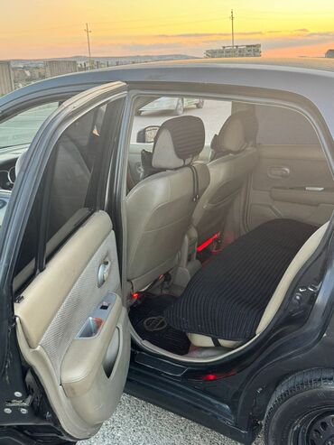 Nissan: Nissan Tiida sedan, qara rəng. - Ban növü: 4 qapılı sedan - Rəng — 2