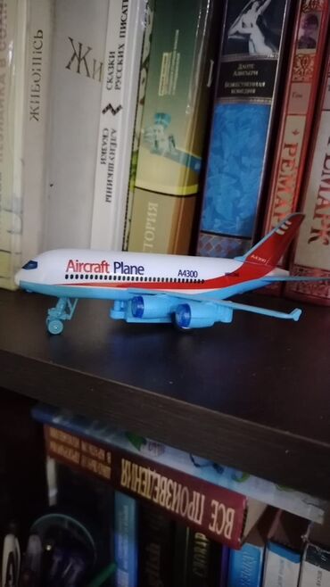 Uşaq oyuncağı – reaktiv təyyarə modelı - Model üzərində “Aircraft
