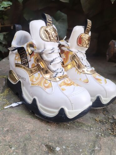 Women's Sneakers and athletic shoes: 37 — 1