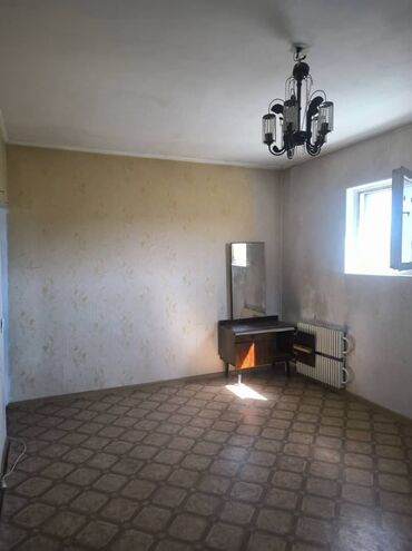 срочно продается квартира: 1 бөлмө, 37 кв. м, 105-серия, 5 кабат, Эски ремонт