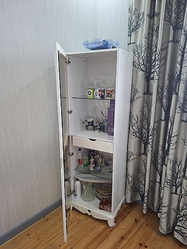 Оборудование для магазинов: Ağ rəngli vitrin şkaf - Klassik üslubda, dekorativ oyma detallar və — 1