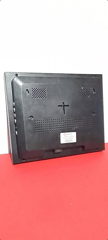 Slike i ramovi: ▪︎ Digitalni foto‑ram sa ekranom u drvenom ramu: Compositor — 2