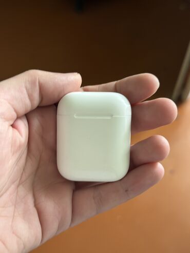 apple nauşnik: Airpods 2 Resmi magazadan alinib tam originaldir hec bir problemi