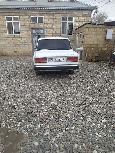opel astra sukan: VAZ 2107, ağ rəng. Klassik kuzov, kvadrat faralar və xrom-qara ön — 2