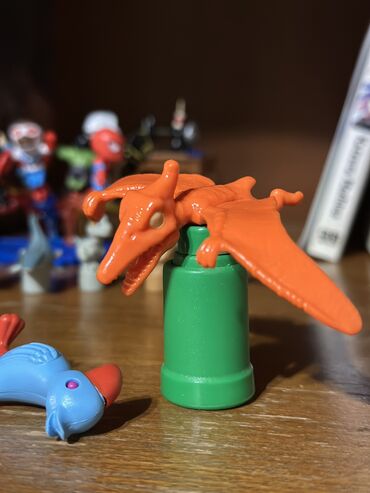 Oyuncaqlar: Kinder Jurassic Funko seriyası - pterodactyl. Kağızı ilə birlikdə