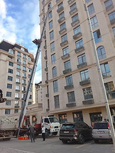 mobile stand: Услуга: подъём грузов на этажи снаружи здания Описание: - — 1