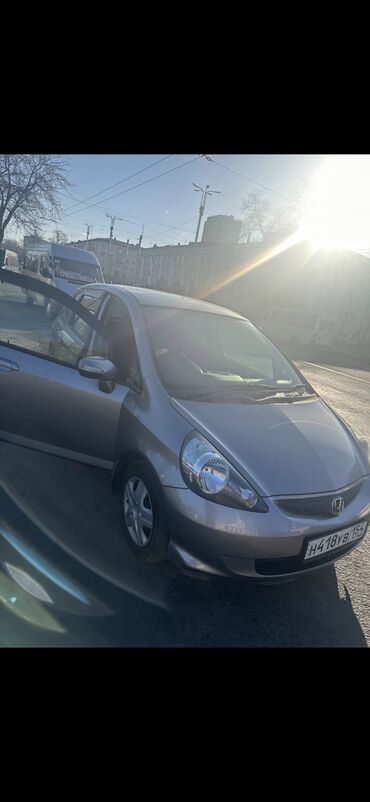 Honda: Honda Fit: 2005 г., 1.3 л, Автомат, Бензин