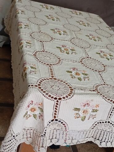 домашний текстиль: Продам скатерть с макраме,в хорошем состоянии размер 1,7/2,5м--2шт