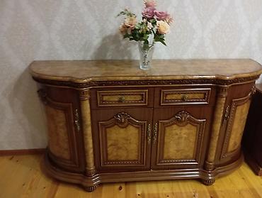 bufet: Klassik üslubda bəzəkli bufet/konsol dolabı. - Material: Taxta — 1