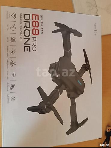 oyunca: E88 Pro Brushless Drone - 5G siqnal itkisinə qarşı qoruma - 2.4 GHz — 1