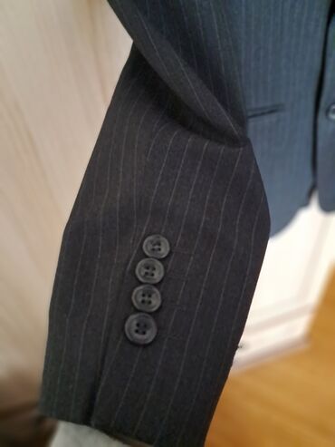 Pencəklər: Üçlü dəst. Pencək,jılet,şalvar. Vəziyyəti əla. Cəmi 2 dəfə toya — 4