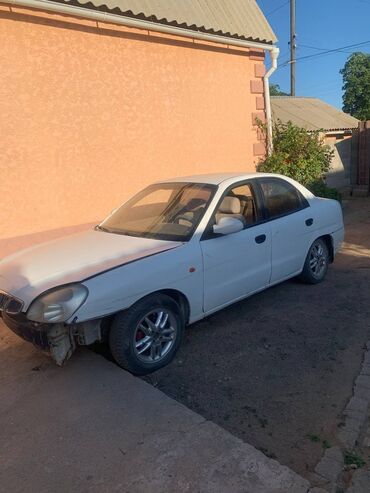 садовый измелчитель: Daewoo Nubira: 1999 г., 1.6 л, Автомат, Бензин, Седан
