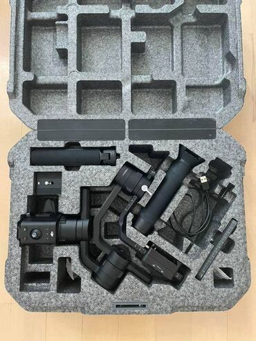 Digər foto və video aksesuarları: Dji Ronin-s Combo Kit Ronin cox seliqelidir bez problem. Her seyi var