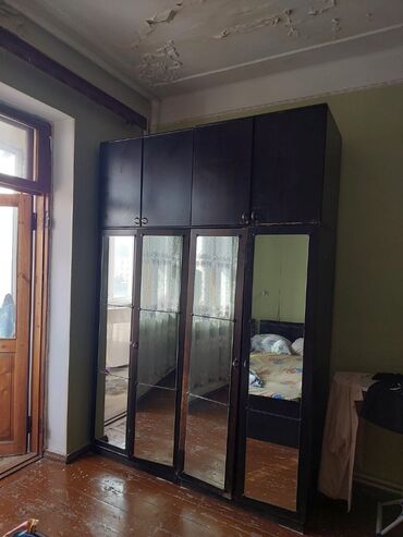 Dolablar: İşlənmiş, Açılan, 4 qapılı Düz dolab, Dolab-asılqan