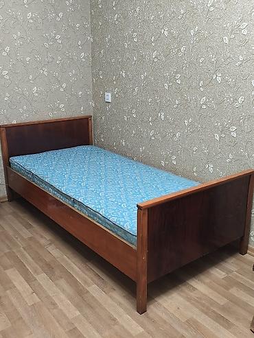 2 ədəd Taxta tək nəfərlik çarpayı və döşək hərəsi 60 azn materialı