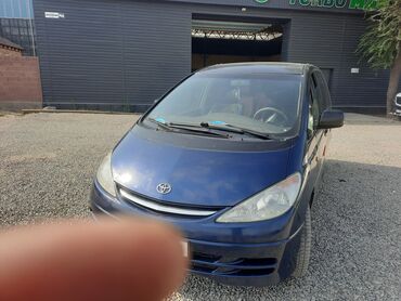 семиместные машины: Минивэн Toyota Previa синего цвета, оснащенный шестью пассажирскими