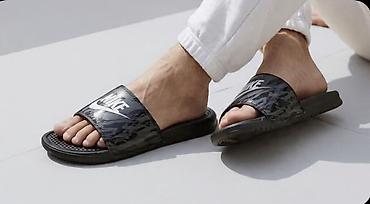 planika kucne papuce: Nike muške papuče/slideri – crne - Model: sportske klizač-papuče sa — 1