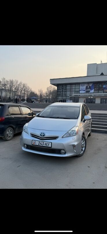 тюнинг приборной панели: Toyota Prius α (Prius v/+/Alpha), серебристый хэтчбек/универсал с
