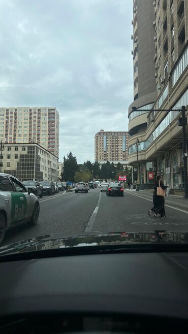 Uzunmüddətli kirayə mənzillər: 1 otaqlı mənzil – mərkəzi ərazi Xüsusiyyətlər: - Studia tipli geniş — 10