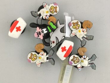 ramiączka ozdobne do sukienki: Zestaw używanych przypinek do butów dla dzieci. Zawiera postacie z
