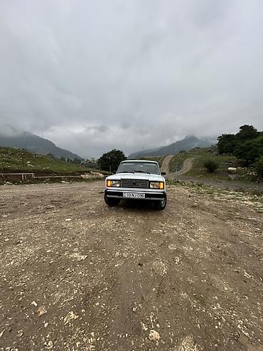 vuruq vaz 2107 satisi: VAZ 2107 sedan – ağ rəng, 4 qapı, arxa ötürücülü klassik model. Xarici — 3
