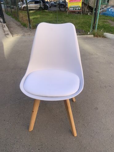 Табуретки: Стул Eames 222
Стул — 6
