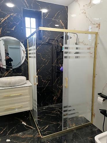 Duş kabinaları, arakəsmələr: Yeni Arakəsmə, Künc üçün, Ödənişli çatdırılma — 27